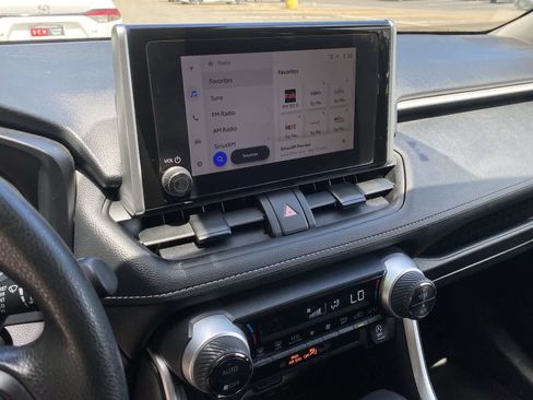 Used 2025 Toyota RAV4 XLE AWD/4WD image 28