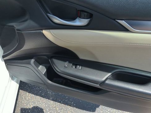 Used 2016 Honda Civic Touring image 34