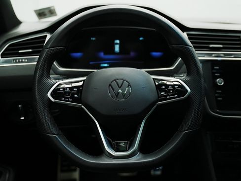 Used 2024 Volkswagen Tiguan SE R-Line image 35