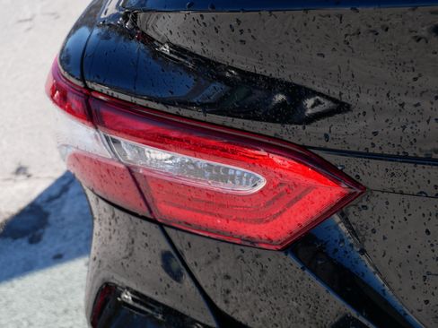 Used 2020 Toyota Camry LE image 15