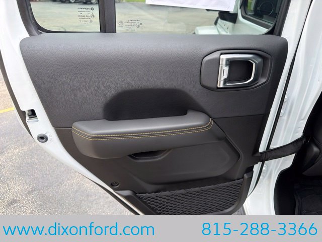 Used 2025 Jeep Wrangler Unlimited Sahara AWD/4WD image 25