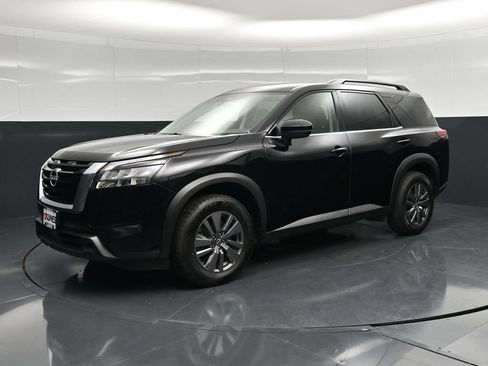 Used 2025 Nissan Pathfinder SV FWD image 7