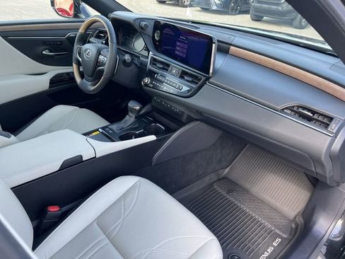Used 2024 Lexus ES 300h Ultra Luxury w/ Accessory Package (Z2) FWD image 31