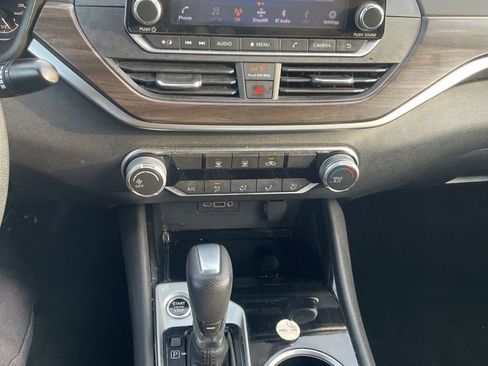 Used 2024 Nissan Altima 2.5 SV image 9