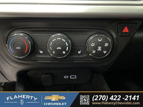Used 2024 Chevrolet Trax RS w/ Driver Confidence Package FWD image 28