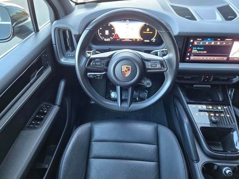 Used 2024 Porsche Cayenne image 13