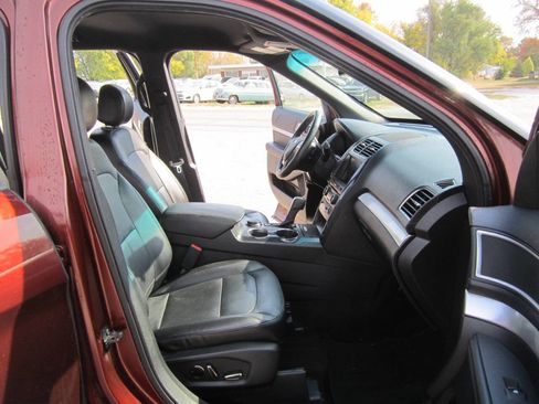 Used 2016 Ford Explorer XLT w/ Equipment Group 202A image 15