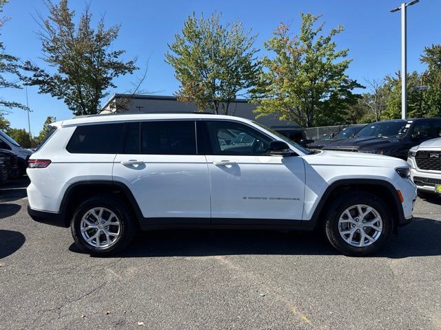 Used 2023 Jeep Grand Cherokee L Limited w/ Luxury Tech Group II AWD/4WD image 16