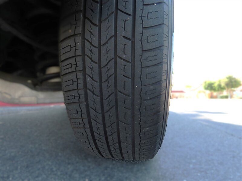 Used 2011 Cadillac SRX Luxury FWD image 38