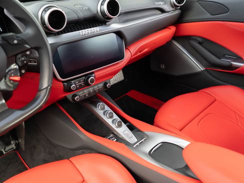 Used 2019 Ferrari Portofino RWD image 19