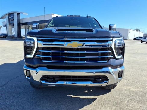 Used 2024 Chevrolet Silverado 2500 LTZ w/ LTZ Plus Package image 2