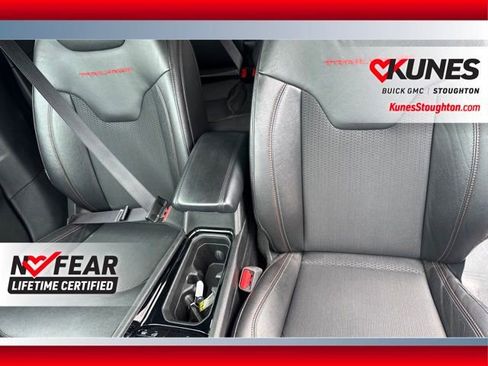 Used 2025 Jeep Compass Trailhawk AWD/4WD image 14