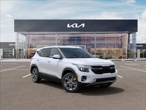New 2026 Kia Seltos LX FWD image 8