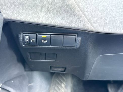 Certified 2024 Toyota Corolla Cross L image 31