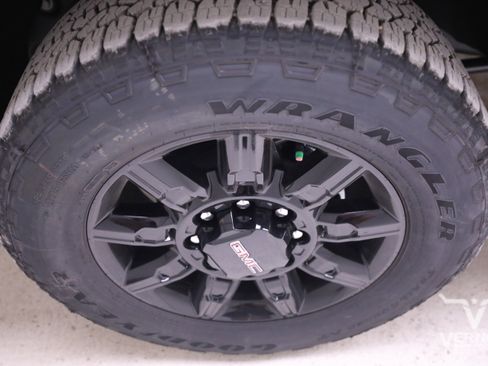Used 2026 GMC Sierra 2500 AT4 w/ AT4 Premium Plus Package AWD/4WD image 38
