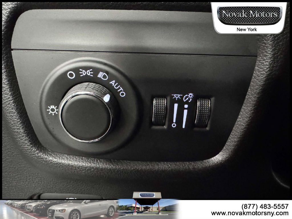 Used 2023 Jeep Grand Cherokee L Laredo AWD/4WD image 22