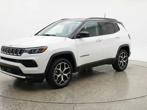 Used 2025 Jeep Compass Limited AWD/4WD image 3
