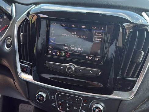 Used 2021 Chevrolet Traverse LS FWD image 21