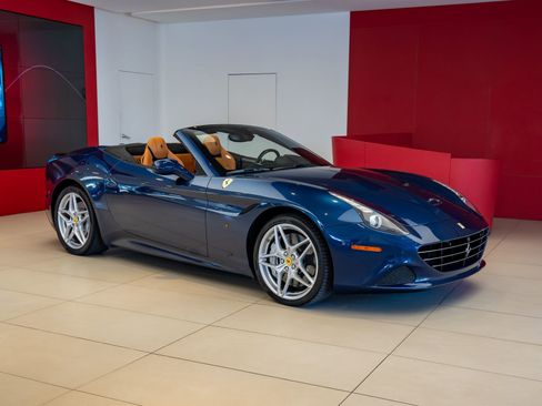 Used 2016 Ferrari California T RWD image 1