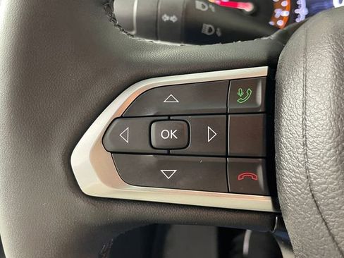 Used 2024 Jeep Compass Latitude image 12