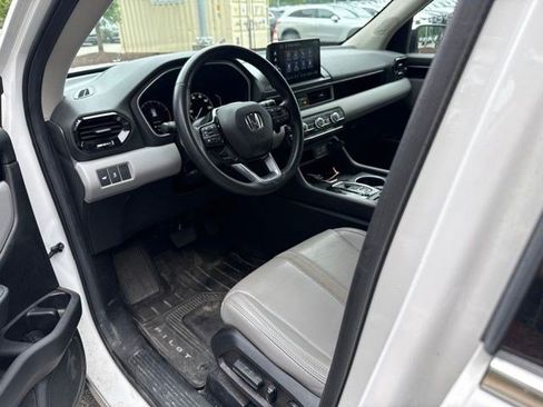 Used 2025 Honda Pilot Touring image 16