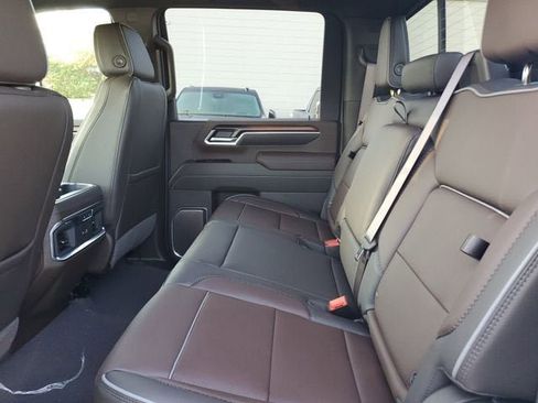 New 2026 GMC Sierra 2500 Denali w/ Denali Reserve Package AWD/4WD image 12