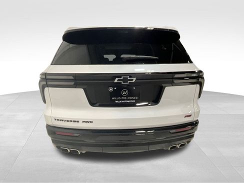 Used 2024 Chevrolet Traverse RS image 3