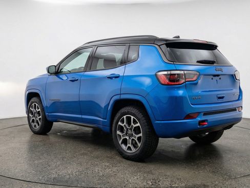 Used 2025 Jeep Compass Trailhawk image 6