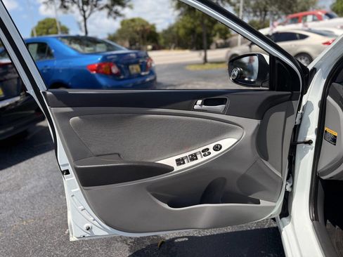 Used 2012 Hyundai Accent GS image 12