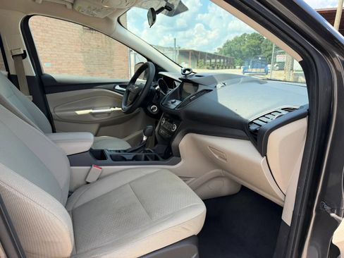 Used 2017 Ford Escape SE w/ Equipment Group 201A FWD image 23
