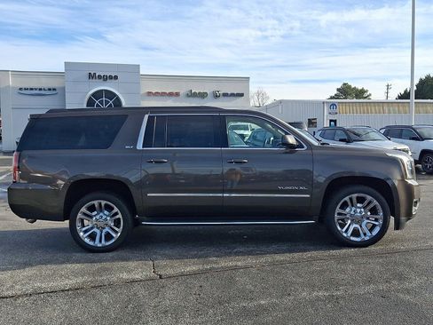 Used 2019 GMC Yukon XL SLT w/ Premium Edition image 7