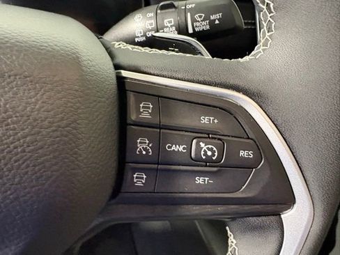 Used 2023 Jeep Grand Cherokee L Laredo AWD/4WD image 31