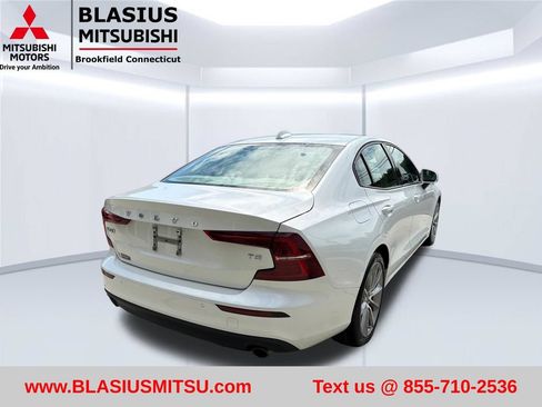 Used 2019 Volvo S60 T5 Momentum w/ Multimedia Package FWD image 9
