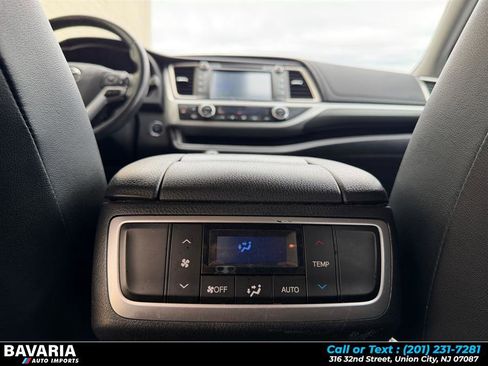 Used 2019 Toyota Highlander SE image 24