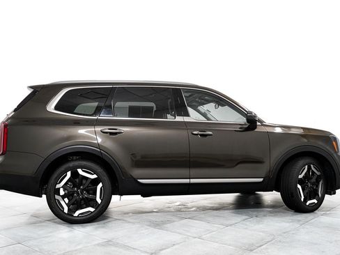 Used 2025 Kia Telluride S AWD/4WD image 7