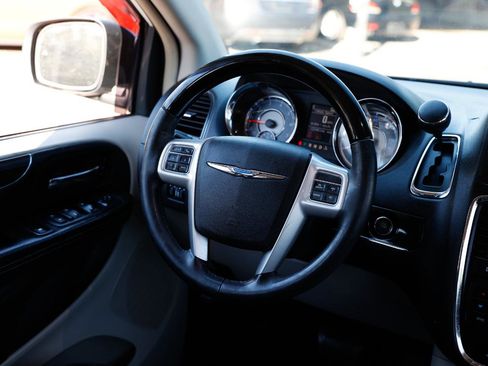 Used 2015 Chrysler Town & Country Limited Platinum w/ Trailer Tow Group image 34