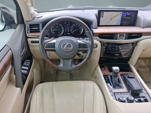 Used 2021 Lexus LX 570 4WD w/ Luxury Package image 28