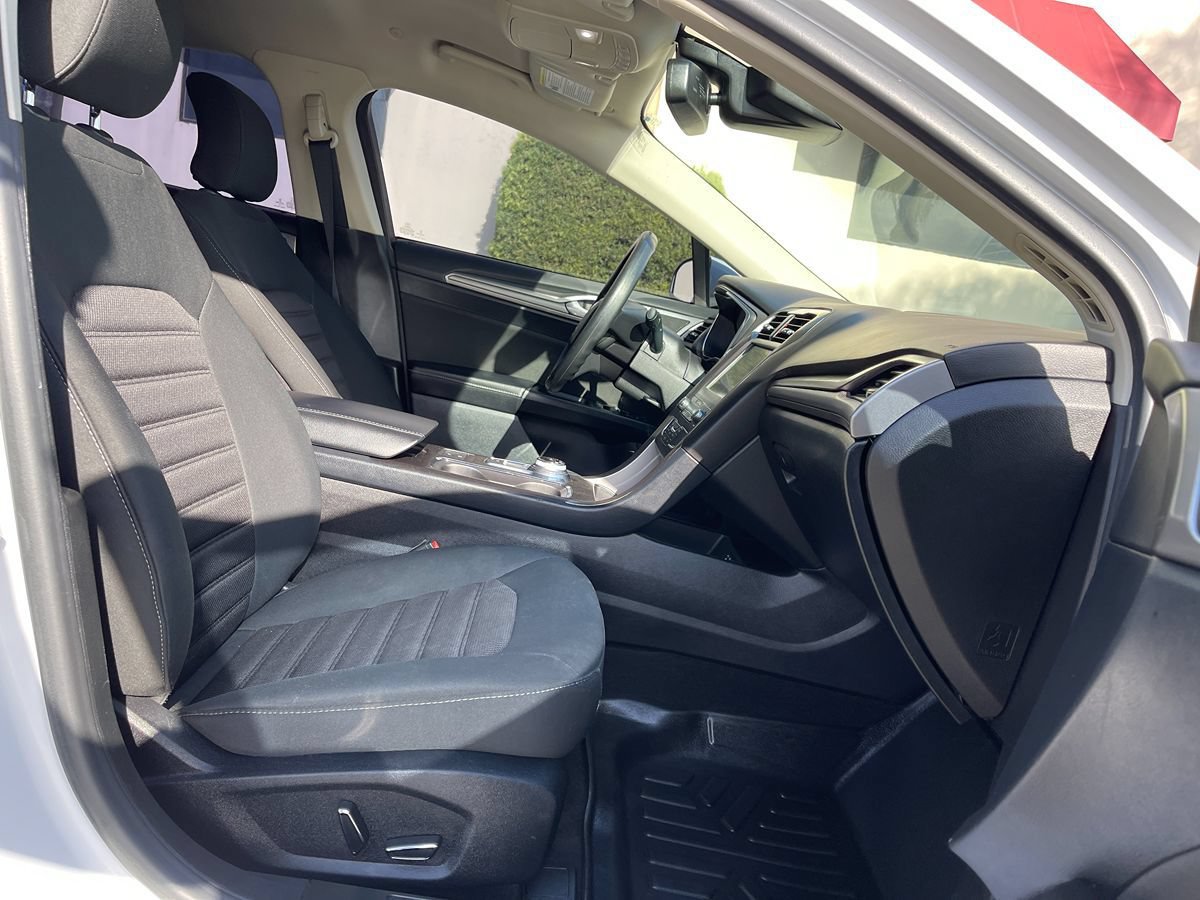 Used 2019 Ford Fusion SE FWD image 25