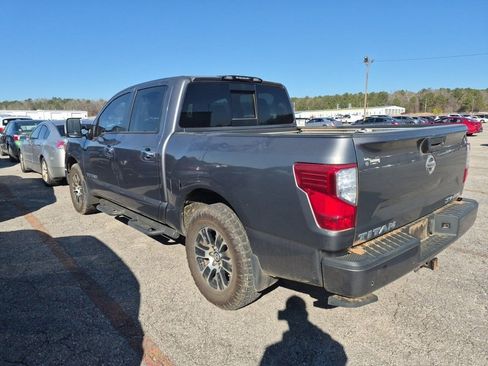 Used 2021 Nissan Titan SV w/ SV Convenience Package image 3