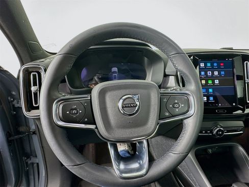 Used 2023 Volvo XC40 Recharge Plus image 11