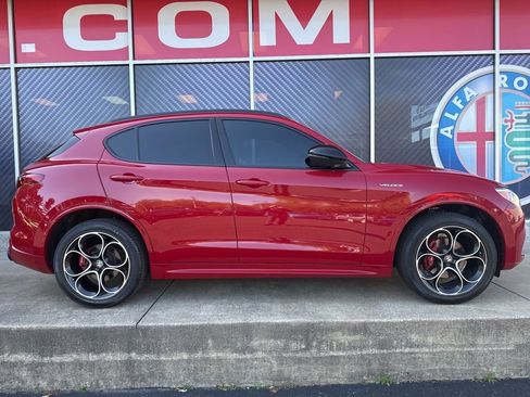 Used 2022 Alfa Romeo Stelvio Veloce image 2