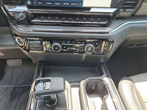 Used 2022 Chevrolet Silverado 1500 ZR2 w/ Technology Package AWD/4WD image 29