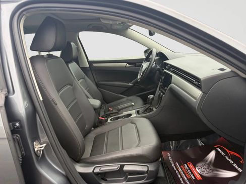 Used 2021 Volkswagen Passat 2.0T SE w/ Luggage Net & Mats Package FWD image 19
