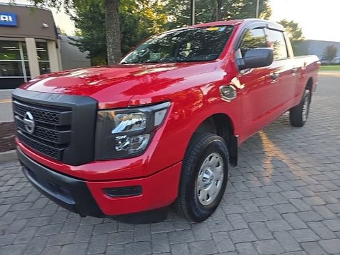 Used 2022 Nissan Titan S AWD/4WD image 4