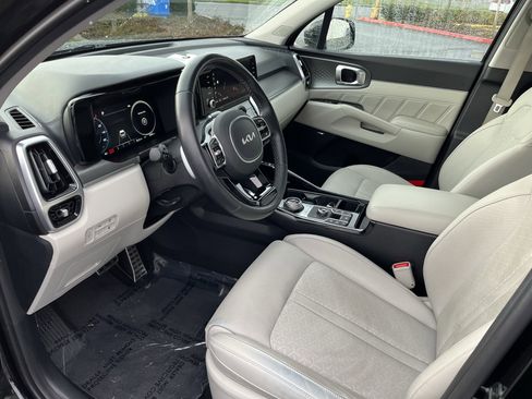 Used 2023 Kia Sorento SX Prestige image 10