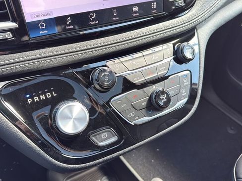 New 2026 Chrysler Pacifica Select AWD/4WD image 34