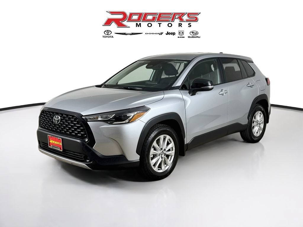 Used 2025 Toyota Corolla Cross LE AWD/4WD image 8