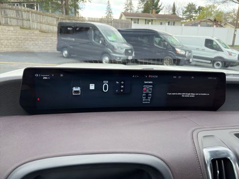 Used 2025 Ford Expedition Max Platinum w/ Platinum Ultimate Package AWD/4WD image 17