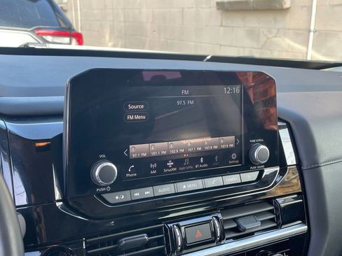 Used 2025 Nissan Pathfinder SV image 21