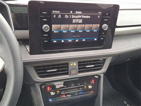 New 2026 Volkswagen Taos SE image 9